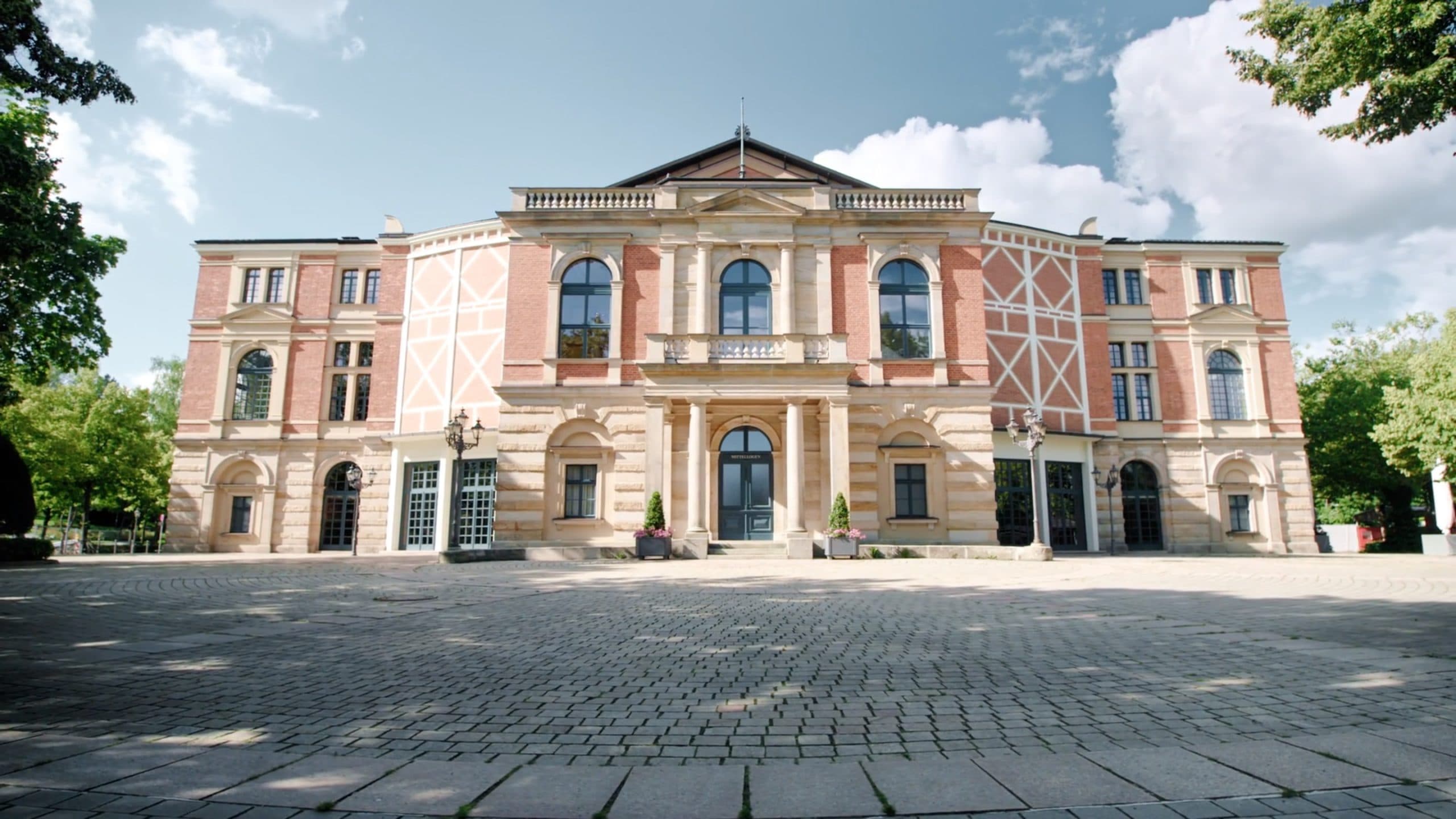 Festival cities and the crisis
A documentary by Günter Atteln & Carmen Traudes
